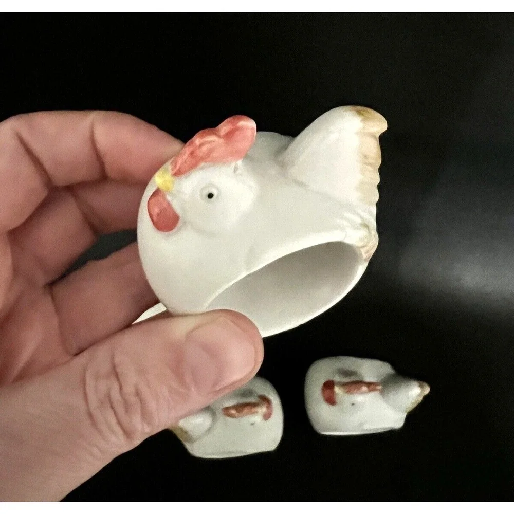 Vintage Chicken Hen Napkin Rings ~ Set of 4 ~ Stoneware ~ Handpainted‎